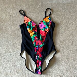 Ladies one piece bathing suit, sz. 14, underwire bra for support! Floral front!